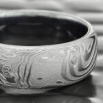 Men's Damascus Steel Ring Gift Set – Handmade Personalized Ring with Polished Edges & Raw Patterned Steel Center