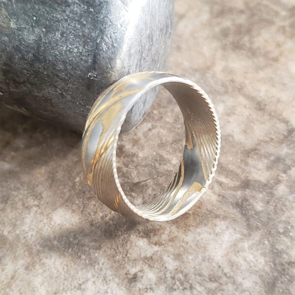 Men's Damascus Steel Band Ring – Personalized Handmade Gift Set with Unique Forged Wave Texture