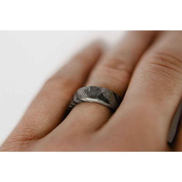 Damascus Steel Ring for Men – Handmade Traditional Forged Texture with Elegant Dark Finish