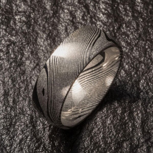 Men’s Handmade Damascus Steel Wedding Ring – Classic Forged Metal Appearance, Personalized Anniversary Gift Set